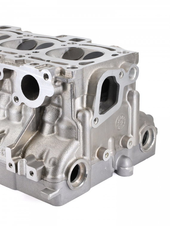Головка блока цилиндров с клапанами