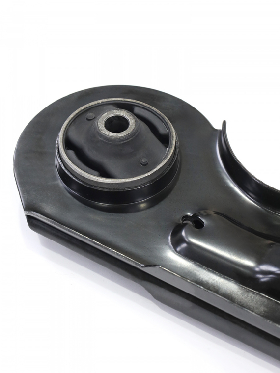 Рычаг передней подвески правый в сборе