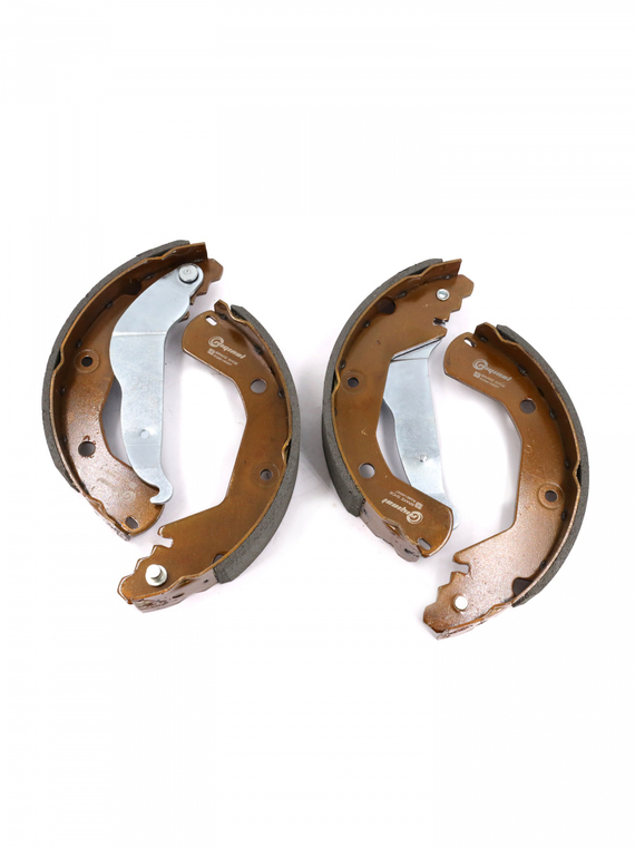 Комплект задних тормозных барабанных колодок 95145057