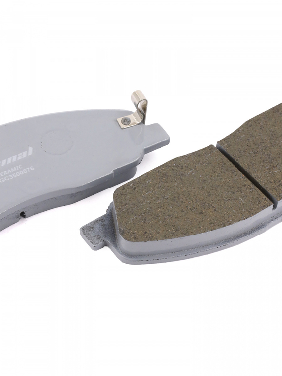 Комплект передних тормозных колодок Ceramic A21R23-3501090