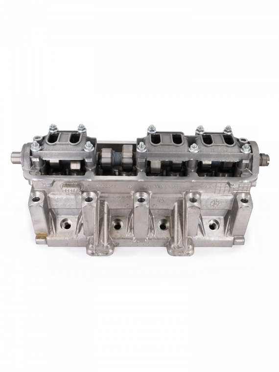 Головка блока цилиндров с  распредвалом и клапанами