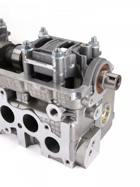 Головка блока цилиндров с  распредвалом и клапанами