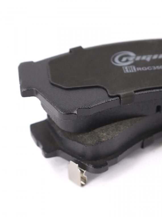 Колодки тормозные передние GSYD3328Z9C